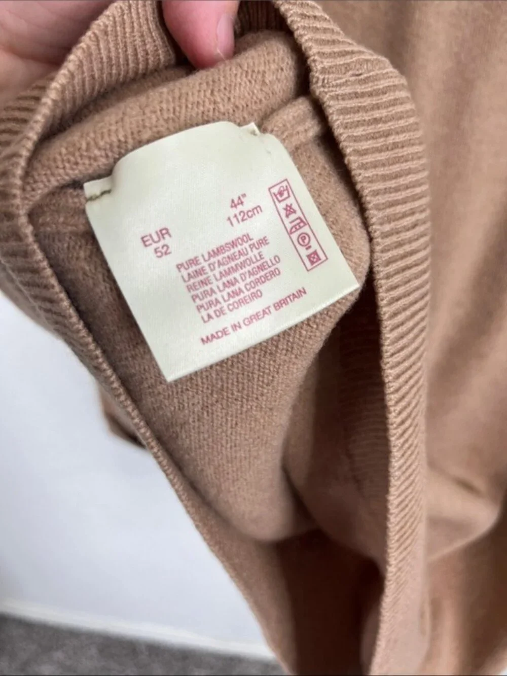 Alan Paine Lambswool V Neck Made in England Sweater in Coffee